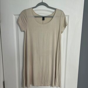 Women's Cream flowy dress